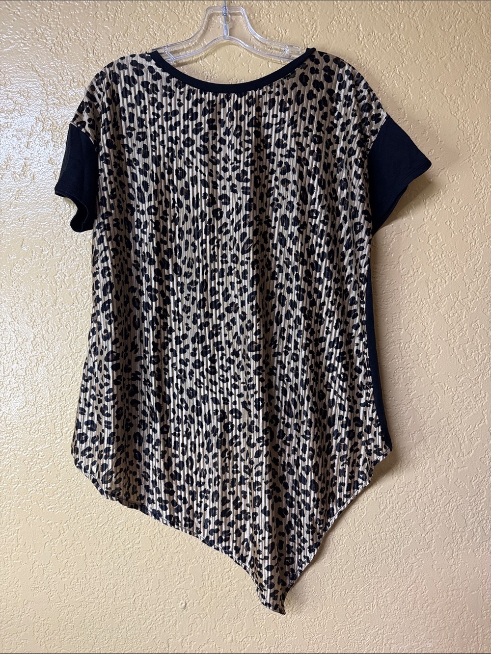 croft & barrow Black and Tan Leopard Print Short Sleeve Tunic
